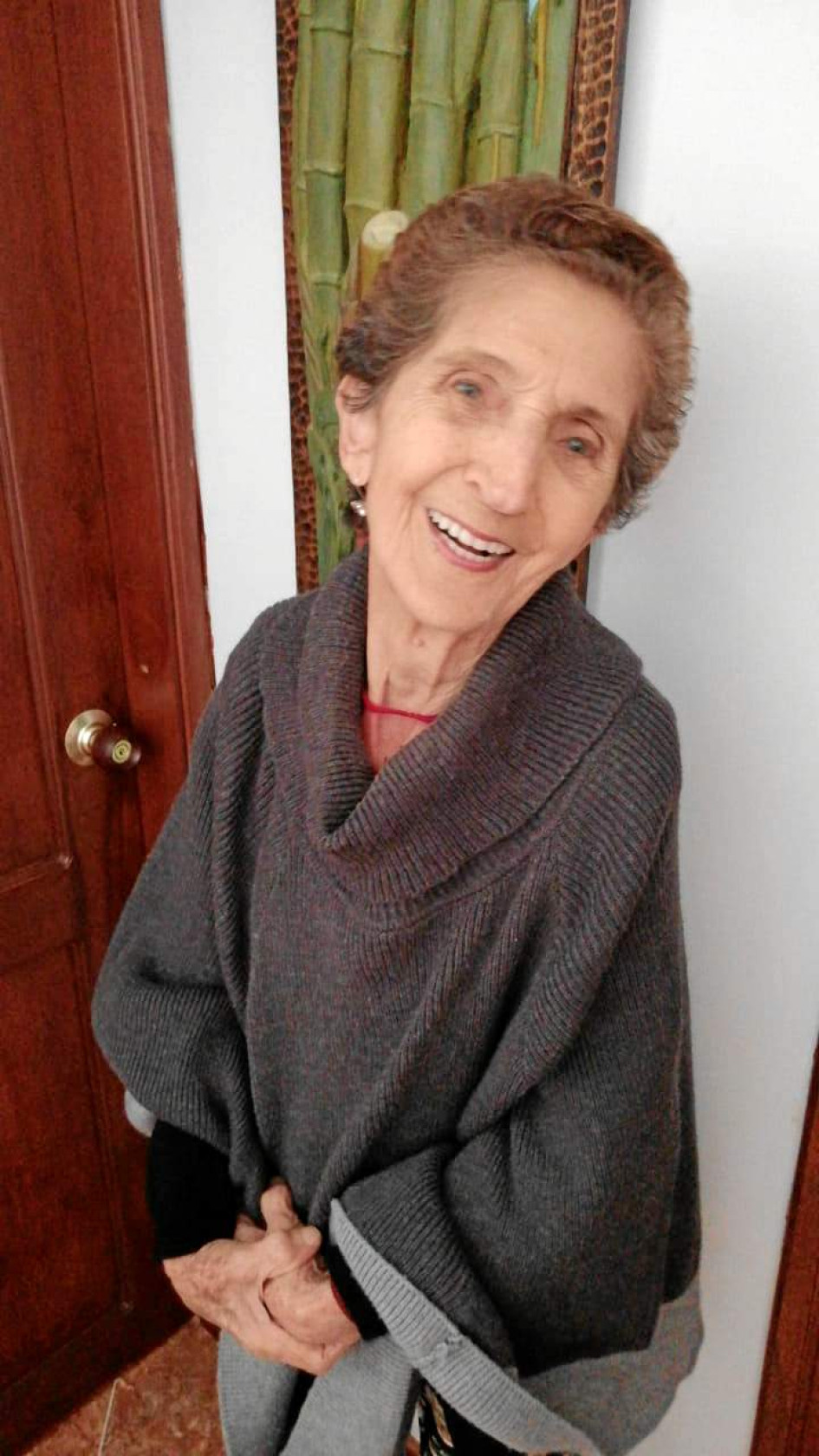 Foto | Lector | LA PATRIA "Gracias madrecita por tu vida, gracias madrecita por tu amor. Que Dios te ponga en la gloria de su trono. En nuestros corazones siempre estarás presente como la mejor, más grande y maravillosa mujer del hogar. Gracias madre por darnos la vida, gracias Dios por ponerla al lado de nosotros tus hijos, nietos y familia". Foto | Lector | LA PATRIA "Gracias madrecita por tu vida, gracias madrecita por tu amor. Que Dios te ponga en la gloria de su trono. En nuestros corazones siempre estarás presente como la mejor, más grande y maravillosa mujer del hogar. Gracias madre por darnos la vida, gracias Dios por ponerla al lado de nosotros tus hijos, nietos y familia".