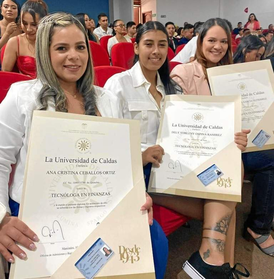 Fotos | Cortesía U. de Caldas | LA PATRIA Tecnólogas en Finanzas.