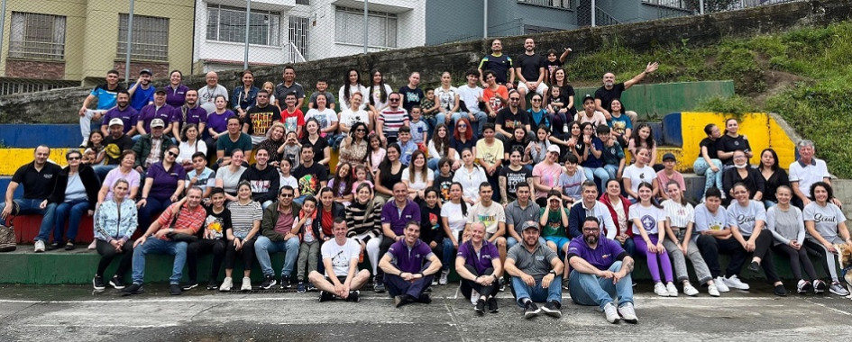Foto | Lector | LA PATRIA El grupo Scout Primero Champagnat celebró el Día de la familia en el Colegio de Cristo con una mañana de deporte y venta de comida para compartir un rato agradable con sus integrantes y familiares.