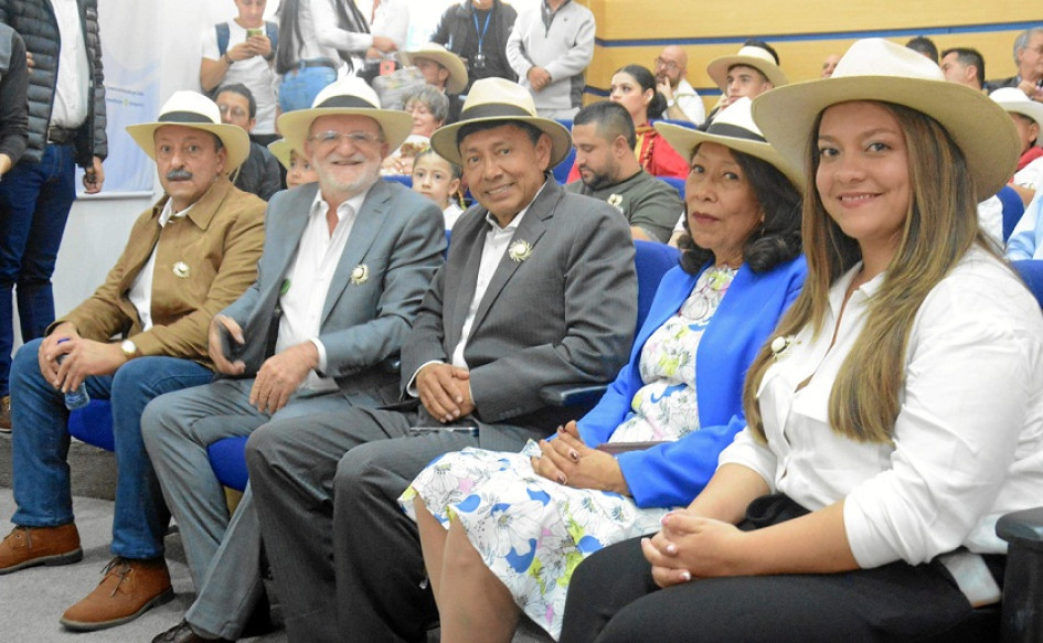 Fabio Gómez Mejía, alcalde de Aguadas; Henry Gutiérrez, gobernador de Caldas; Lindon Alberto Chavarriaga, director artístico del Festival Nacional del Pasillo Colombiano; Luz María Motato Becerra, rectora del colegio Roberto Peláez, y Daniela Flórez Grisales, secretaria de Educación de Aguadas. Fabio Gómez Mejía, alcalde de Aguadas; Henry Gutiérrez, gobernador de Caldas; Lindon Alberto Chavarriaga, director artístico del Festival Nacional del Pasillo Colombiano; Luz María Motato Becerra, rectora del colegio Roberto Peláez, y Daniela Flórez Grisales, secretaria de Educación de Aguadas.