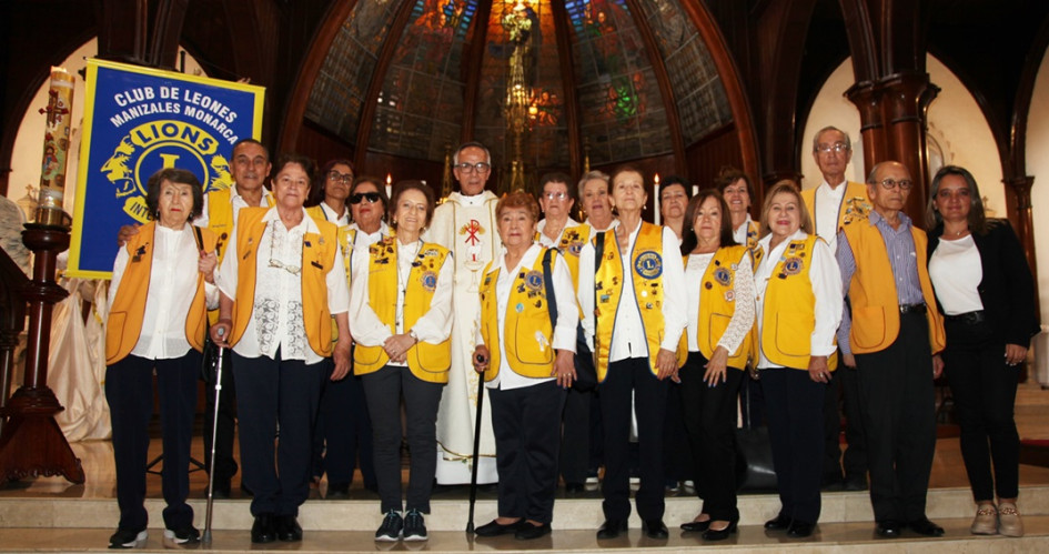 Foto | Argemiro Idárraga | LA PATRIA Leslie García, Carmenza Hernández, Blanca Restrepo, Yolanda Henao, Consuelo Duque, María Marlén Salazar, Mario Giraldo, Germán Palacio, Gustavo Aguirre, Adela Arango, Blanca López, Nhora Lozada, María Victoria Salazar, Marina Hernández, Paula Andrea Gómez y el presbítero Gilberto López Hincapié. Foto | Argemiro Idárraga | LA PATRIA Leslie García, Carmenza Hernández, Blanca Restrepo, Yolanda Henao, Consuelo Duque, María Marlén Salazar, Mario Giraldo, Germán Palacio, Gustavo Aguirre, Adela Arango, Blanca López, Nhora Lozada, María Victoria Salazar, Marina Hernández, Paula Andrea Gómez y el presbítero Gilberto López Hincapié.