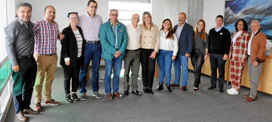 Foto | Universidad de Manizales | LA PATRIA El rector de la Universidad de Manizales, Duván Emilio Ramírez Ospina, se reunió con Fabio Gómez Mejía, alcalde de Aguadas, la secretaria de Educación y rectores de las instituciones educativas del municipio. Lo anterior con el fin de establecer estrategias de acceso a la educación de la comunidad del norte del departamento de Caldas. En este espacio el rector estuvo acompañado de directivos de la institución de educación superior. Foto | Universidad de Manizales | LA PATRIA El rector de la Universidad de Manizales, Duván Emilio Ramírez Ospina, se reunió con Fabio Gómez Mejía, alcalde de Aguadas, la secretaria de Educación y rectores de las instituciones educativas del municipio. Lo anterior con el fin de establecer estrategias de acceso a la educación de la comunidad del norte del departamento de Caldas. En este espacio el rector estuvo acompañado de directivos de la institución de educación superior.