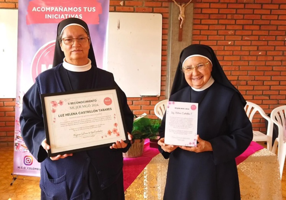 Hermana Luz Helena Castrillón y Hermana Magnolia Galeano.