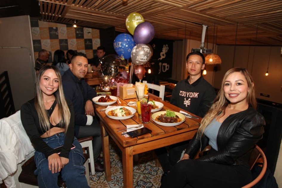 Foto | Argemiro Idárraga | LA PATRIA  Con una comida en el restaurante La Patatería,  María Fernanda Forero festejó su cumpleaños junto a  Andrés Ossa, Sebastián Forero y Alix Arismendi.