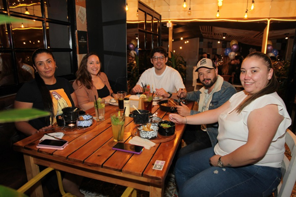 Agustina Luneasti, Natalia Osorio, Antony Piminchumo, Andrés Jaramillo y Katherine García