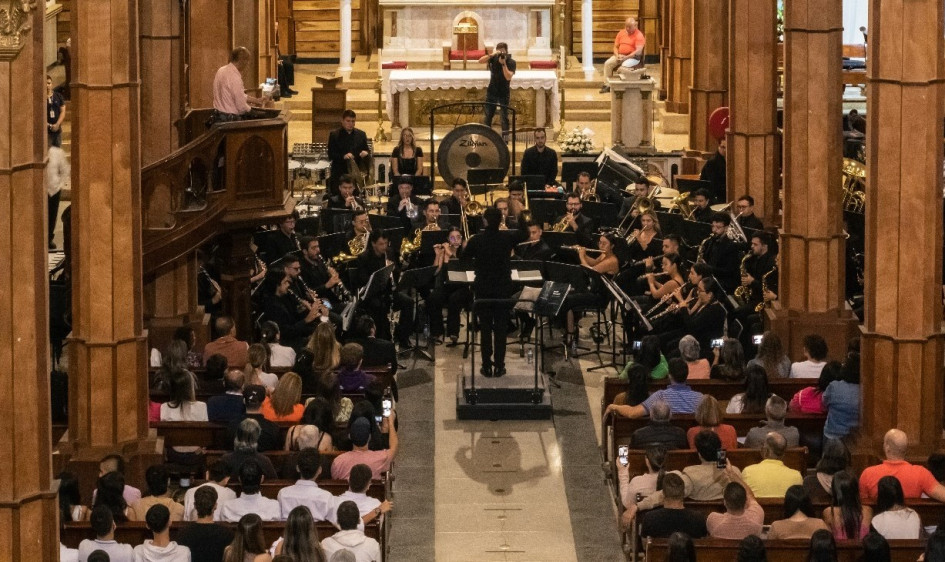 Neira fue uno de los municipios de Caldas que recibió a la Banda Sinfónica Nacional de Colombia en una gira que buscó llevar la música sinfónica al Eje Cafetero y colaborar con el movimiento bandístico de la región. Jhon Jairo Castaño Flórez, alcalde del municipio, y Daniela Nieto Jaramillo, primera Gestora Social, presidieron el concierto que tuvo lugar en la Parroquia San Juan Bautista. Neira fue uno de los municipios de Caldas que recibió a la Banda Sinfónica Nacional de Colombia en una gira que buscó llevar la música sinfónica al Eje Cafetero y colaborar con el movimiento bandístico de la región. Jhon Jairo Castaño Flórez, alcalde del municipio, y Daniela Nieto Jaramillo, primera Gestora Social, presidieron el concierto que tuvo lugar en la Parroquia San Juan Bautista.