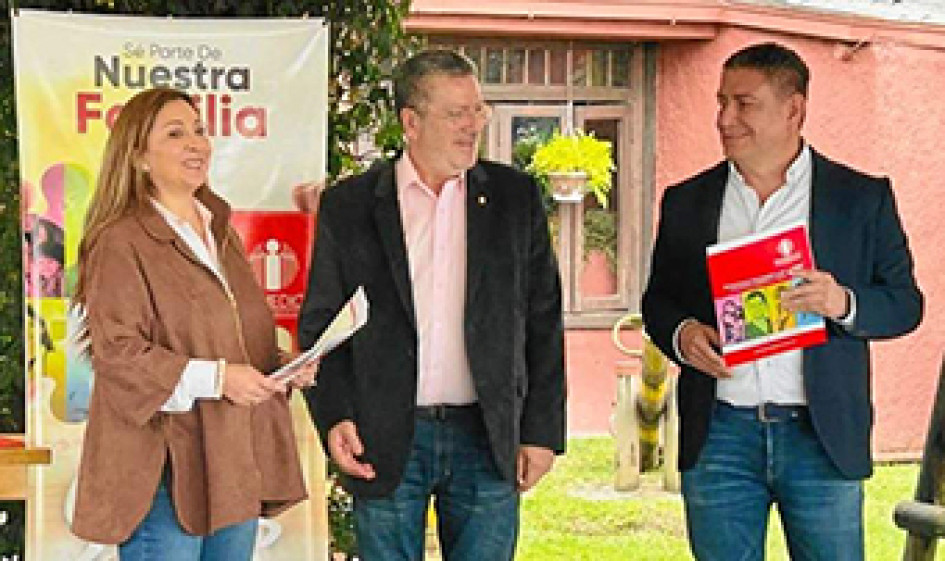 Sandra Liliana González, Henry Arias y José Norman Salazar en la entrega de los reconocimientos. Sandra Liliana González, Henry Arias y José Norman Salazar en la entrega de los reconocimientos.
