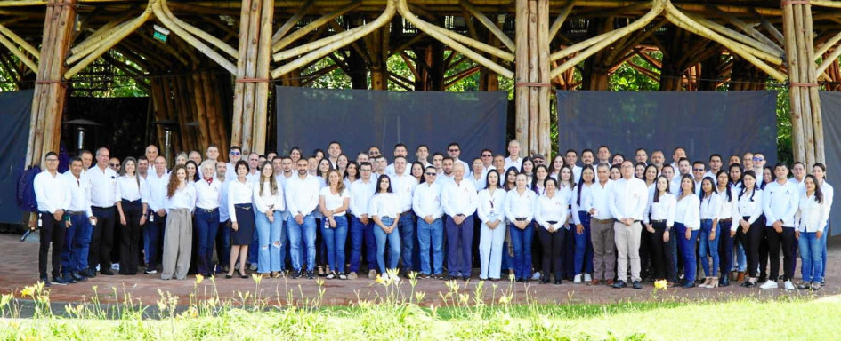 Comité de Cafeteros de Caldas en sus 97 años. La celebración la precedió la directora ejecutiva, Natalia Yepes Jaramillo, la primera mujer en liderar el Comité Departamental de Cafeteros.