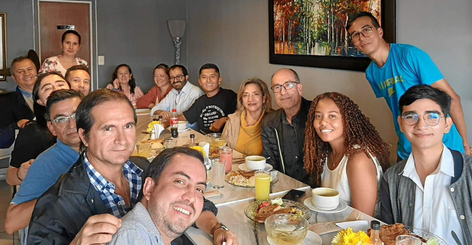 David Muñoz, Óscar Veiman Mejía, Juan Carlos Layton, Laura Henao, Álex García, Juan Luis Taborda, Elizabeth Restrepo, Martha Gómez, Esperanza Duque, Fernando Ramírez, Luis Fernando Trejos, Ana Milena Mayorca, Carlos Eduardo Arango, Diana Vidal, Santiago Carmona y Alejandro Calderín. David Muñoz, Óscar Veiman Mejía, Juan Carlos Layton, Laura Henao, Álex García, Juan Luis Taborda, Elizabeth Restrepo, Martha Gómez, Esperanza Duque, Fernando Ramírez, Luis Fernando Trejos, Ana Milena Mayorca, Carlos Eduardo Arango, Diana Vidal, Santiago Carmona y Alejandro Calderín.