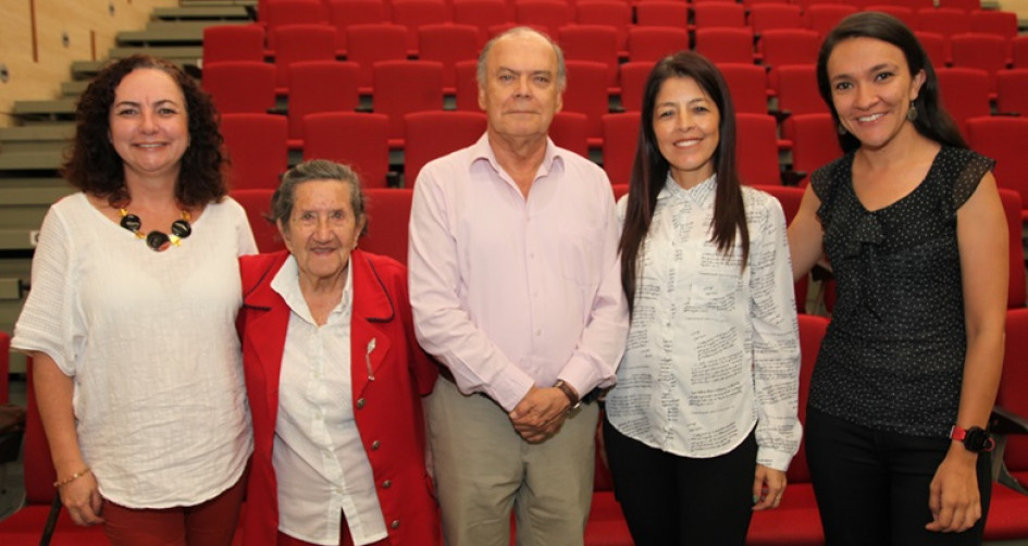 Adriana Villegas, Dorian Hoyos, Albeiro Valencia, Ivonne Mendoza, gerente del Banco de la República; y Andrea Álvarez.