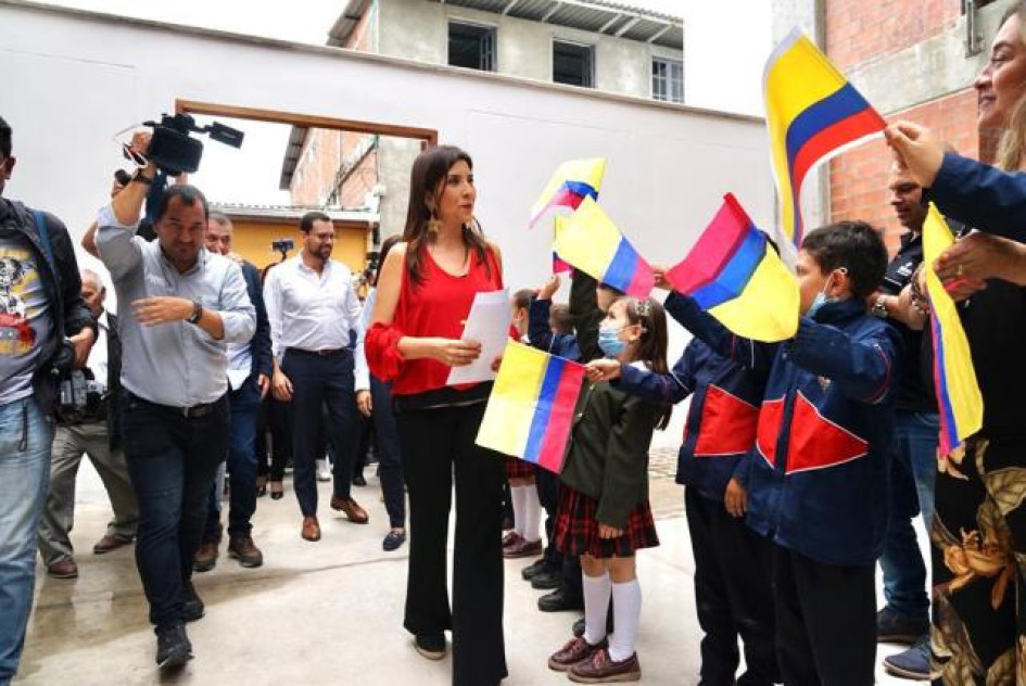 María Victoria Angulo María Victoria Angulo