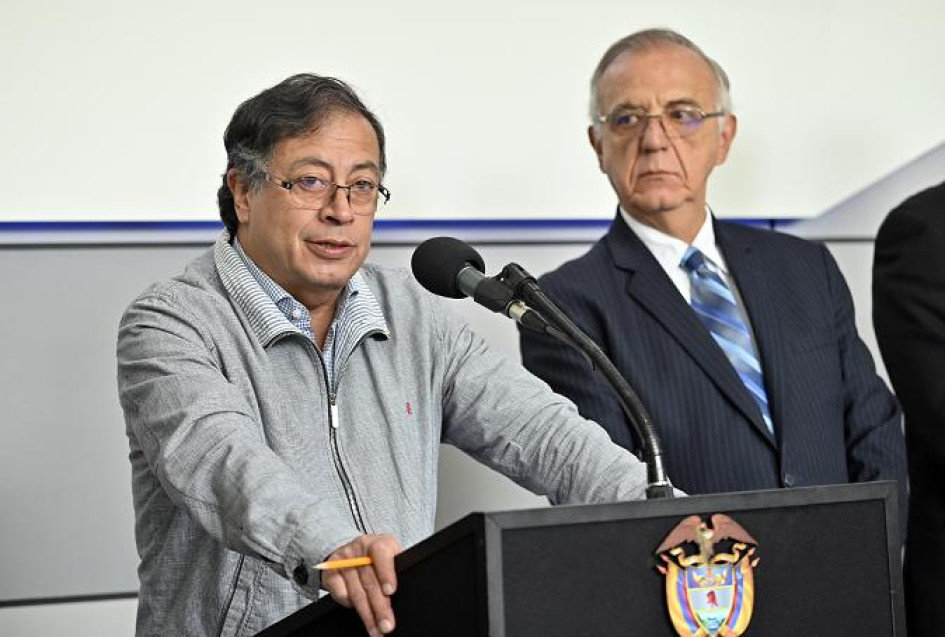 Gustavo Petro junto al ministro de Defensa, Iván Velásquez, tras un consejo extraordinario de seguridad en Bogotá. Gustavo Petro junto al ministro de Defensa, Iván Velásquez, tras un consejo extraordinario de seguridad en Bogotá.