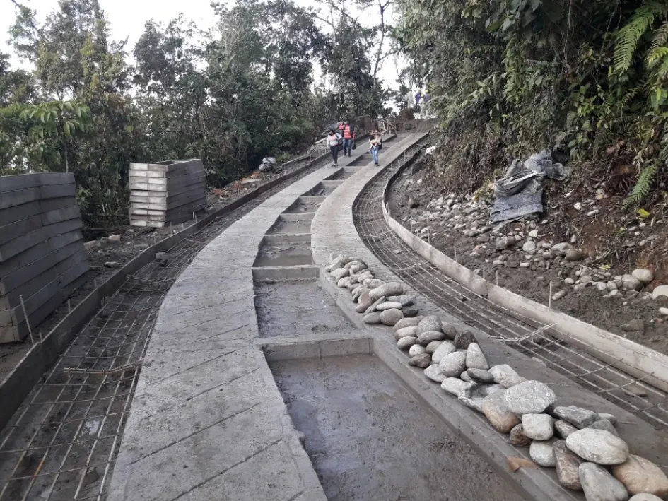 Hay cierre de la vía Pensilvania-Samaná por construcción de placas huella Hay cierre de la vía Pensilvania-Samaná por construcción de placas huella