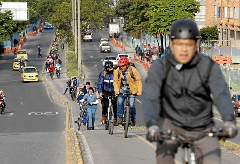 Foto | EFE | LA PATRIA  Este intento de invitar a la ciudadanía a moverse de manera sostenible que se extendió desde las 5:00 de la mañana hasta las 9:00 de la noche, según recordó la alcaldesa, Claudia López, “fue decidido por voto popular en el año 2000”.
