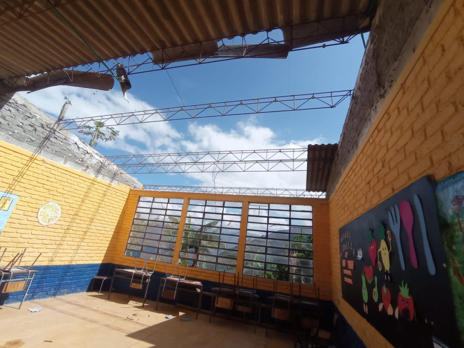 En Aguadas, en el norte del departamento, presentaron daños en sus techos cinco viviendas, así como una escuela rural y un cultivo. Se estima que hubo doce damnificados. En Aguadas, en el norte del departamento, presentaron daños en sus techos cinco viviendas, así como una escuela rural y un cultivo. Se estima que hubo doce damnificados.