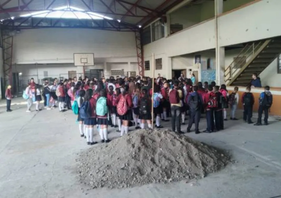 En el colegio Jhon F. Kennedy, del corregimiento de Bolivia (Pensilvania), el comienzo del año escolar se retrasó ante la demora en obras de recuperación de pisos. En el colegio Jhon F. Kennedy, del corregimiento de Bolivia (Pensilvania), el comienzo del año escolar se retrasó ante la demora en obras de recuperación de pisos.