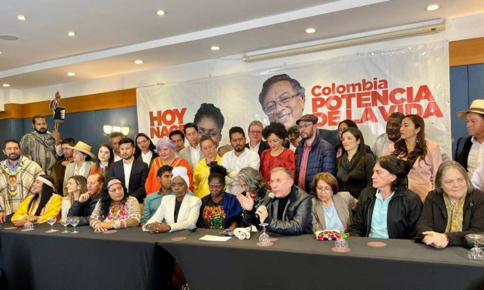 El Pacto Histórico es la colectividad política con la cual Gustavo Petro llegó en el 2022 a la Presidencia de la República de Colombia. El Pacto Histórico es la colectividad política con la cual Gustavo Petro llegó en el 2022 a la Presidencia de la República de Colombia.
