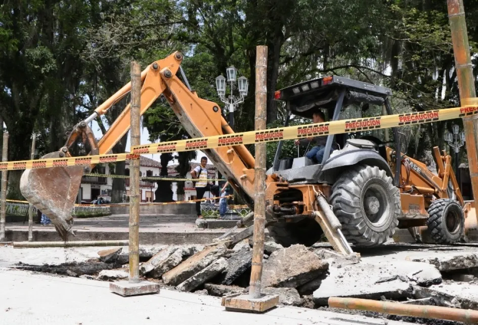 Así lucen las obras de pavimentación en el parque de Bolívar, en Salamina.