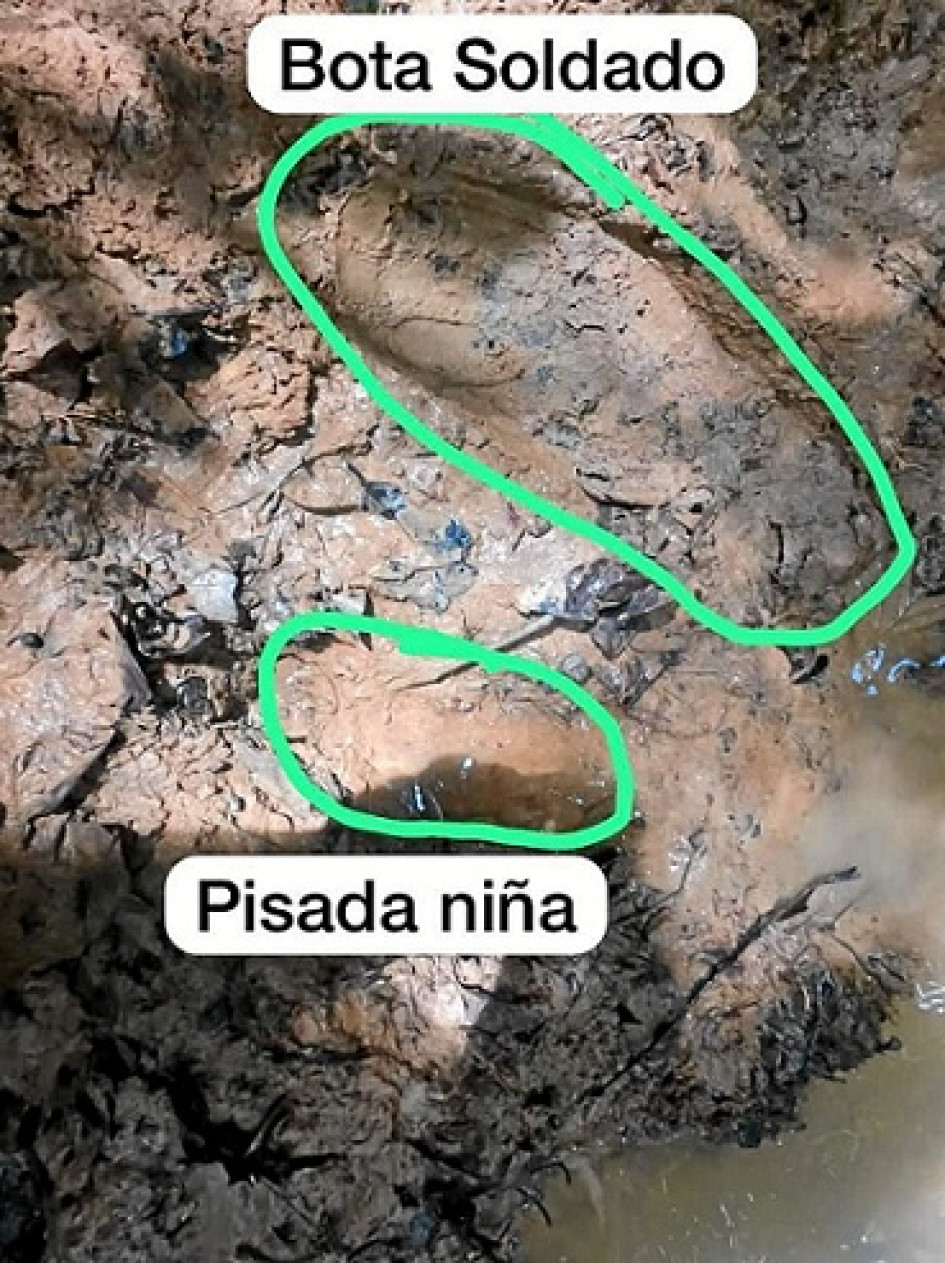 Foto | FF.MM. | LA PATRIA Los Comandos de Fuerzas Especiales hallaron una huella y, para corroborar que si se trataba de un indicio perteneciente a alguno de los cuatro niños desaparecidos, realizaron una pisada de uno de los uniformados talla 40 y la diferencia es evidente. Foto | FF.MM. | LA PATRIA Los Comandos de Fuerzas Especiales hallaron una huella y, para corroborar que si se trataba de un indicio perteneciente a alguno de los cuatro niños desaparecidos, realizaron una pisada de uno de los uniformados talla 40 y la diferencia es evidente.