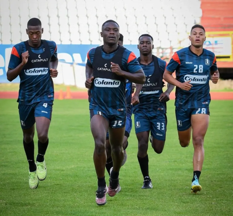 Mientras el Once Caldas hace su pretemporada, en la calle, hinchas y periodistas creen que faltan refuerzos para encarar la temporada, en la que lo amenaza el descenso. Once Caldas