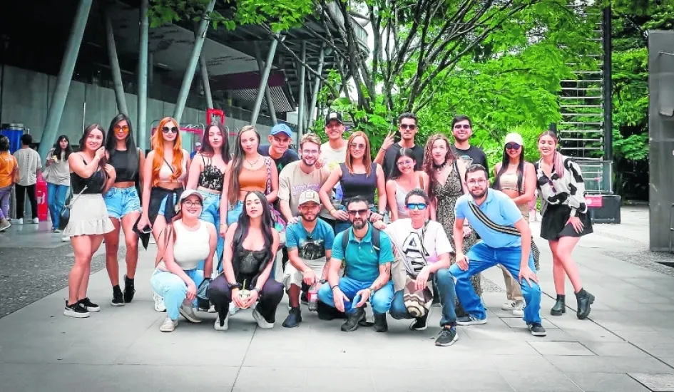 Los estudiantes y docentes del programa de  Comunicación Social de la Universidad Católica Luis Amigó realizan ejercicios prácticos y salidas académicas enfocadas en radio, fotografía y televisión. Los estudiantes y docentes del programa de  Comunicación Social de la Universidad Católica Luis Amigó realizan ejercicios prácticos y salidas académicas enfocadas en radio, fotografía y televisión.