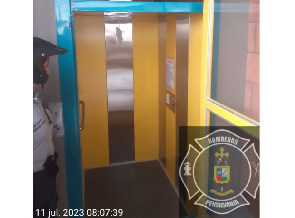 Este es el ascensor en el que se presentó el incidente en el colegio de Pensilvania, al parecer, por fallas mecánicas. Este es el ascensor en el que se presentó el incidente en el colegio de Pensilvania, al parecer, por fallas mecánicas.