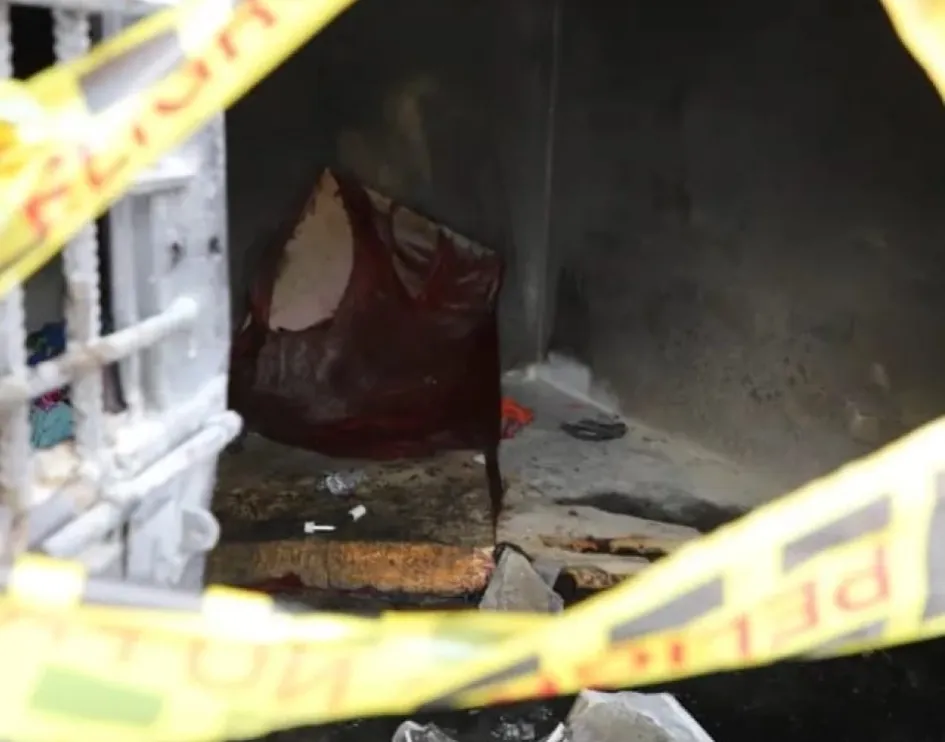 En la celda donde se registró el incendio estaban solos los tres detenidos. En la celda donde se registró el incendio estaban solos los tres detenidos.