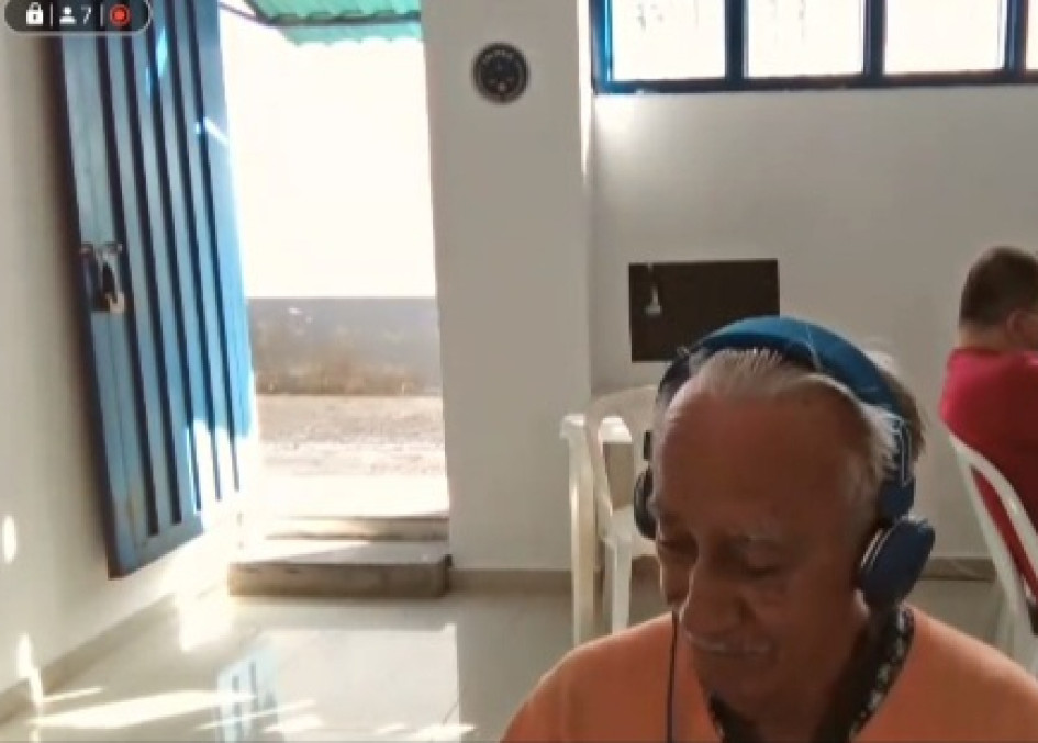 En un par de ocasiones, cuando el condenado debía decir Sí o No, la juez tuvo que llamarle la atención porque quería dar a entender que las menores víctimas fueron adiestradas para incriminarlo. &quot;Una cosa es la verdad absoluta y otra la verdad procesal&quot;, anotó.