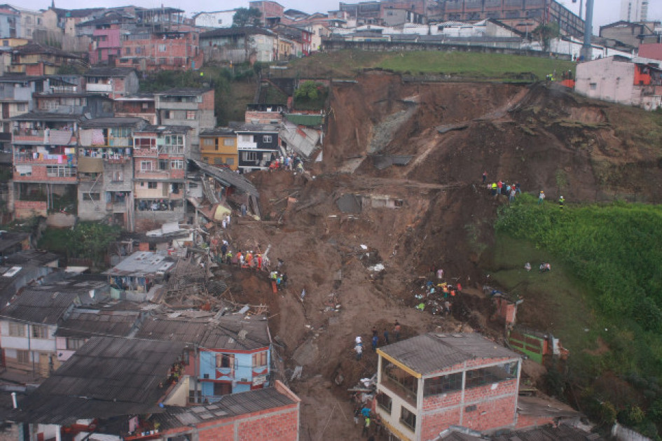 Deslizamiento en el barrio Cervantes de Manizales en el 2011 Deslizamiento en el barrio Cervantes de Manizales en el 2011