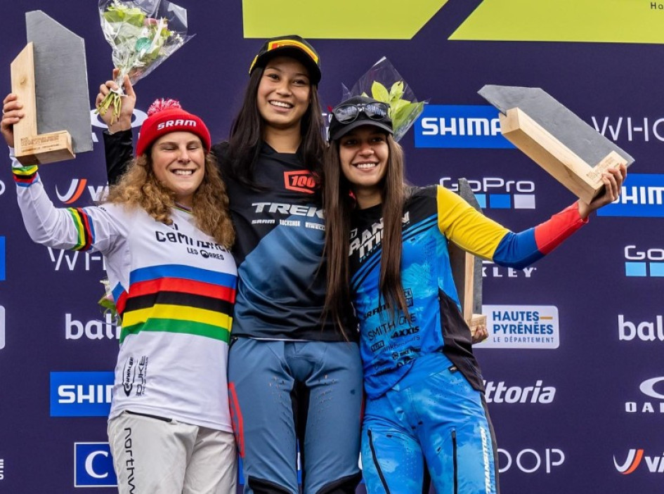 La tolimense Valentina Roa (izquierda), que representa a Caldas en el país, quedó de tercera en la competencia debido a que se canceló la última etapa. Los primeros puestos del podio los ocuparon dos británicas. La tolimense Valentina Roa (izquierda), que representa a Caldas en el país, quedó de tercera en la competencia debido a que se canceló la última etapa. Los primeros puestos del podio los ocuparon dos británicas.