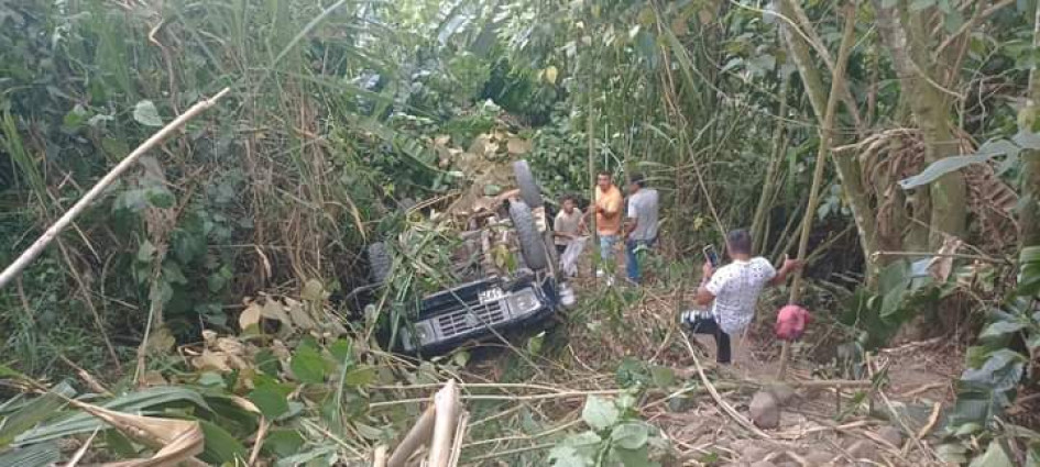 En el accidente del sábado, un campero se volcó con 18 personas a bordo.