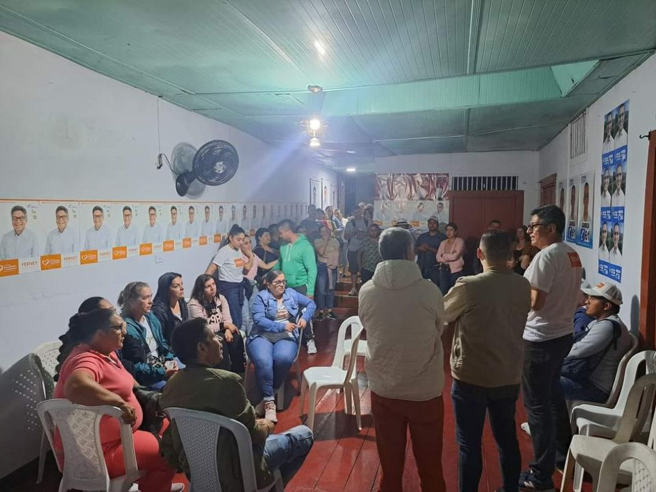 Asaltaron a comitiva de candidato Foto|LA PATRIA Asaltaron a comitiva de candidato Foto|LA PATRIA