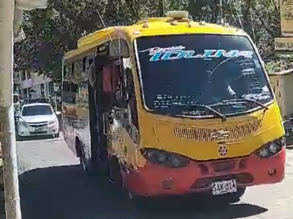 El cierre de la Institución Educativa Llanadas mantuvo incomunicado este lunes al oriente de Caldas con Petaqueros. 