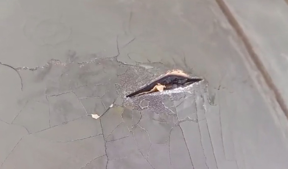 Medios locales indicaron que al menos un disparo alcanzó el tanque de gasolina de la aeronave.