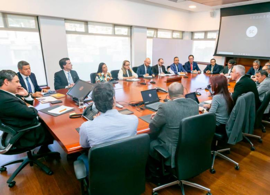 En la asamblea general de accionistas de Tigo - UNE se habría definido que la empresa Millicom quedará con el 98% de las acciones de la compañía, mientras que EPM ─que hasta ahora tenía el 50%─ pasará a tener solo el 2%. En la asamblea general de accionistas de Tigo - UNE se habría definido que la empresa Millicom quedará con el 98% de las acciones de la compañía, mientras que EPM ─que hasta ahora tenía el 50%─ pasará a tener solo el 2%.
