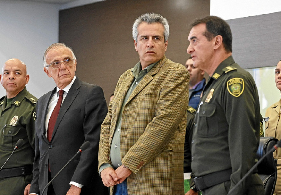 FOTO | EFE | LA PATRIA  El ministro de Defensa, Iván Velásquez; del Interior, Luis Fernando Velasco, y el director de la Policía, general William Salamanca, presentan el plan de seguridad para las elecciones del próximo domingo.