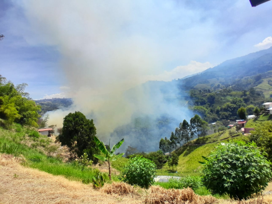 Incendio forestal en el Bajo Tablazo (Manizales) Incendio forestal en el Bajo Tablazo (Manizales)