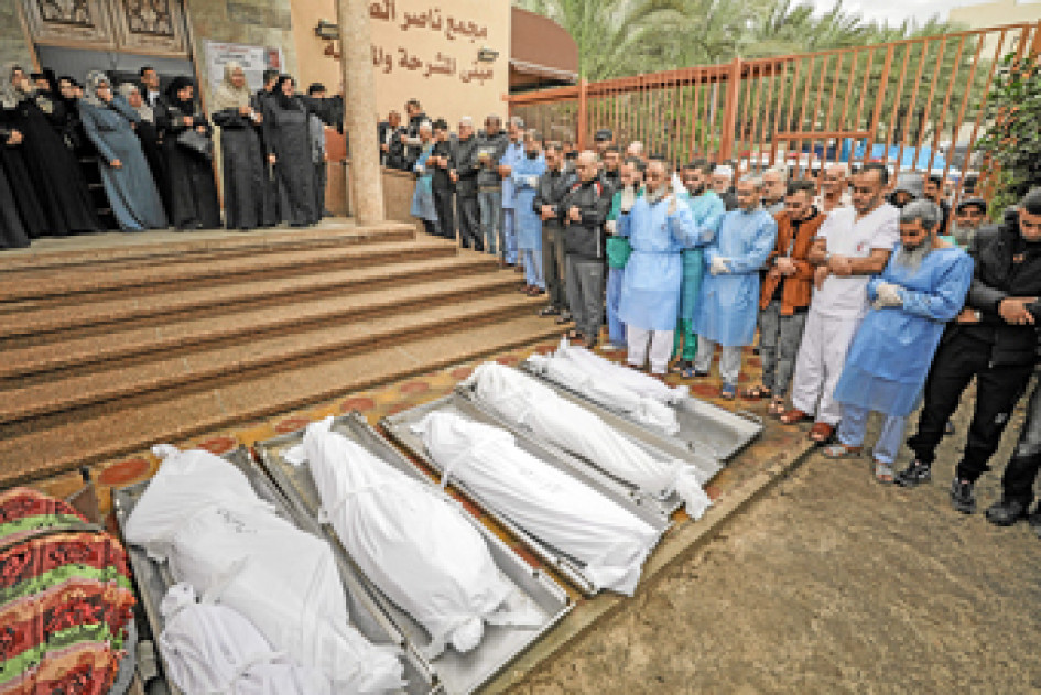 Foto | EFE | LA PATRIA Familiares de palestinos asesinados en medio del actual conflicto entre Israel y Hamas lloran junto a los cuerpos de sus seres queridos en el Hospital Nasser en Khan Younis, en el sur de la Franja de Gaza. Foto | EFE | LA PATRIA Familiares de palestinos asesinados en medio del actual conflicto entre Israel y Hamas lloran junto a los cuerpos de sus seres queridos en el Hospital Nasser en Khan Younis, en el sur de la Franja de Gaza.