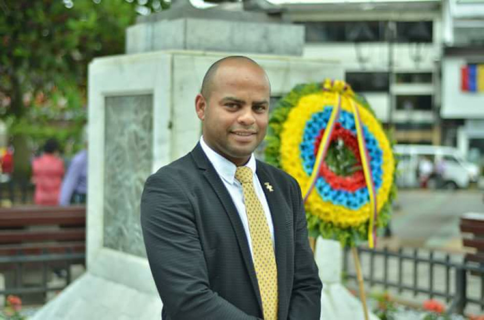 José Gustavo Zuluaga renunció a su curul en el Concejo de Chinchiná para apoyar a Óscar Gallego como candidato a la Alcaldía, pero este perdió. José Gustavo Zuluaga renunció a su curul en el Concejo de Chinchiná para apoyar a Óscar Gallego como candidato a la Alcaldía, pero este perdió.