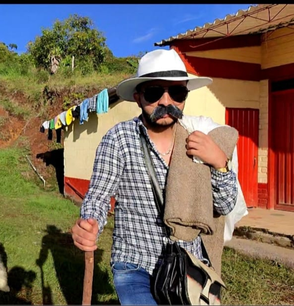El personaje Don Alcibiades, interpretado por el locutor Diego Betancourt, calmó los ánimos crispados por la temporada electoral en Marquetalia.