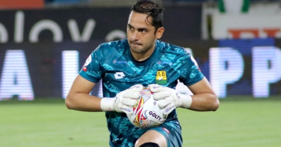 Dos jugadores y un miembro del cuerpo técnico reforzarán el equipo de cara al próximo año. En la foto, el nuevo portero blanco, James Aguirre. Dos jugadores y un miembro del cuerpo técnico reforzarán el equipo de cara al próximo año. En la foto, el nuevo portero blanco, James Aguirre.
