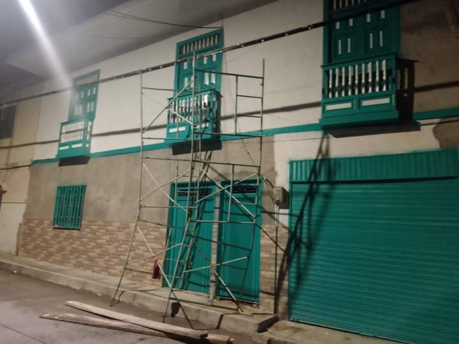 Dos motociclistas colisionaron contra la estructura que soporta las obras de mantenimiento de una casa en Pácora. El accidente ocurrió en la madrugada de este sábado. Dos motociclistas colisionaron contra la estructura que soporta las obras de mantenimiento de una casa en Pácora. El accidente ocurrió en la madrugada de este sábado.