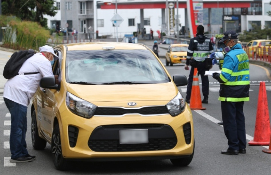La Secretaría de Movilidad resolvió suspender esta medida para el servicio de transporte público individual de pasajeros entre las 4:00 a.m. del jueves y las 3:59 a.m. del sábado. La Secretaría de Movilidad resolvió suspender esta medida para el servicio de transporte público individual de pasajeros entre las 4:00 a.m. del jueves y las 3:59 a.m. del sábado.