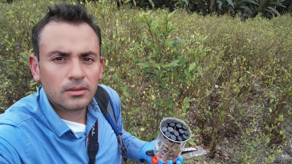 Carlos Andrés Díaz Vargas, en trabajo de campo en un cultivo ilícito de coca Carlos Andrés Díaz Vargas, en trabajo de campo en un cultivo ilícito de coca.