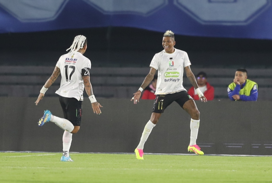 dayro-moreno-y-billy-arce-celebran-el-gol-del-once-caldas