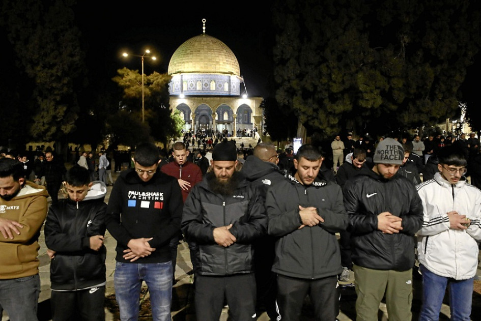 Foto | EFE | LA PATRIA Los palestinos asisten a la oración Tarawih en el recinto de la Mezquita de al-Aqsa en la Ciudad Vieja de Jerusalén durante el primer día del mes sagrado de ayuno del Ramadán. Foto | EFE | LA PATRIA Los palestinos asisten a la oración Tarawih en el recinto de la Mezquita de al-Aqsa en la Ciudad Vieja de Jerusalén durante el primer día del mes sagrado de ayuno del Ramadán.
