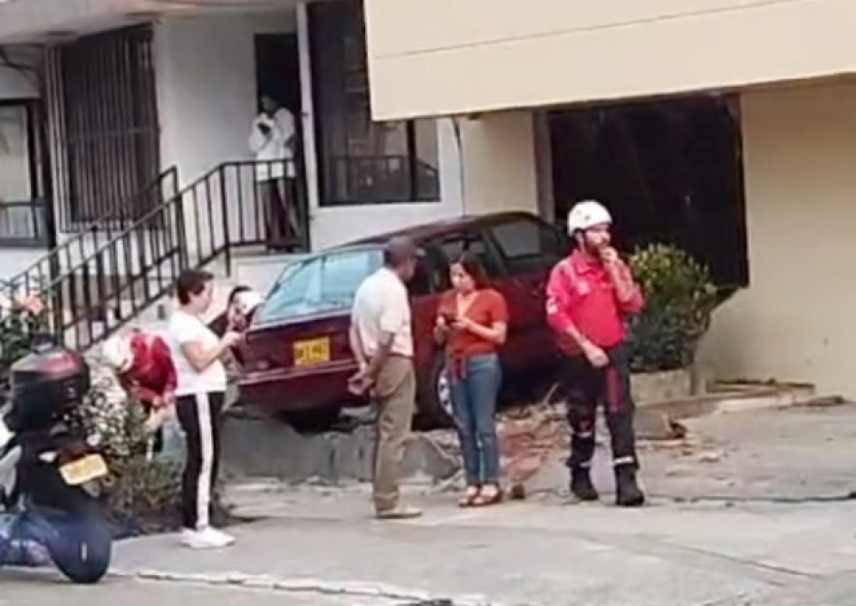 Vehículo que chocó contra vivienda en Manizales