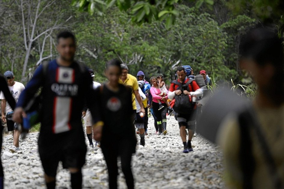 Migrantes cruzando el Tapón del Darién Migrantes cruzando el Tapón del Darién