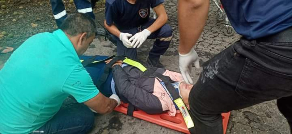 La mujer fue atendida por Bomberos de Victoria y personal del Hospital San Simón. La mujer fue atendida por Bomberos de Victoria y personal del Hospital San Simón.