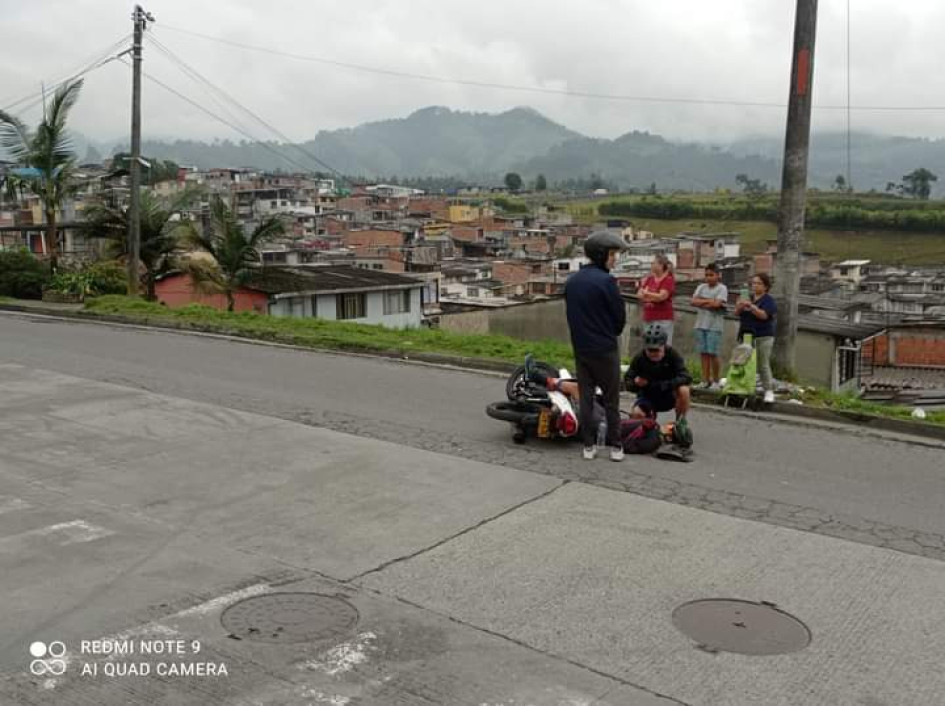 El sitio del choque de la moto y el ciclista. El sitio del choque de la moto y el ciclista.
